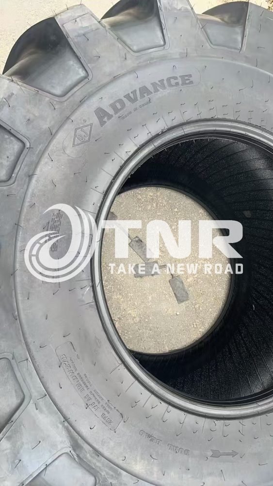 ADVANCE LS-2 30.5L-32 Forestry Tire