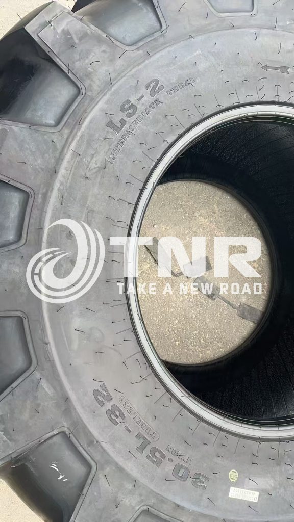 ADVANCE LS-2 30.5L-32 Forestry Tire