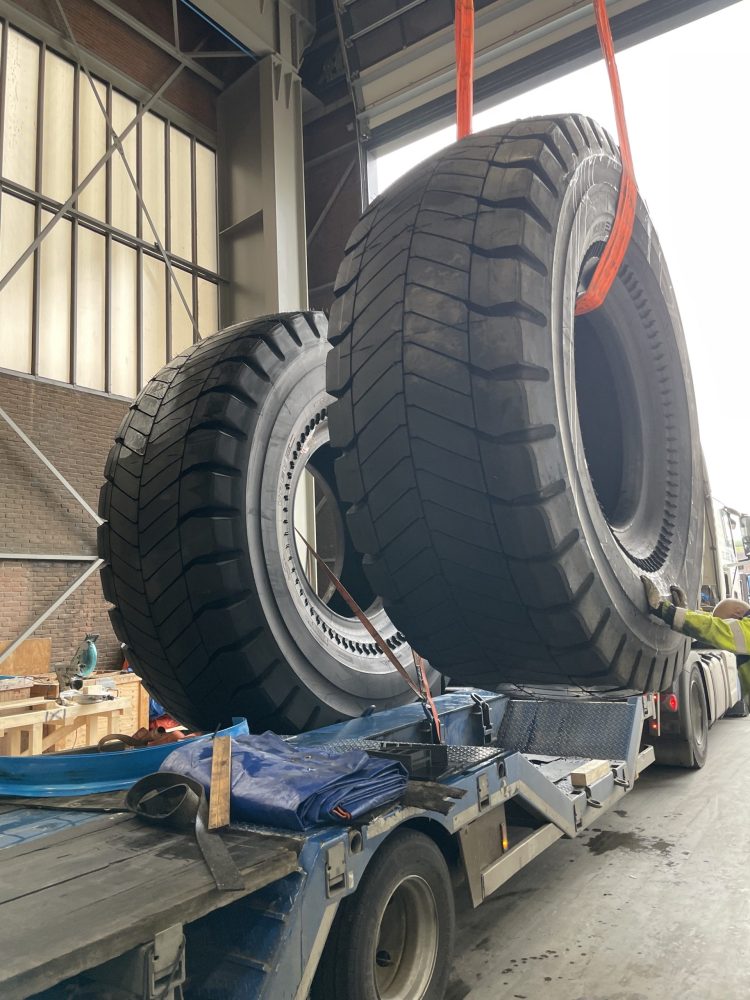 BRIDGESTONE 50/80R57 VREV MASTERCORE E1A