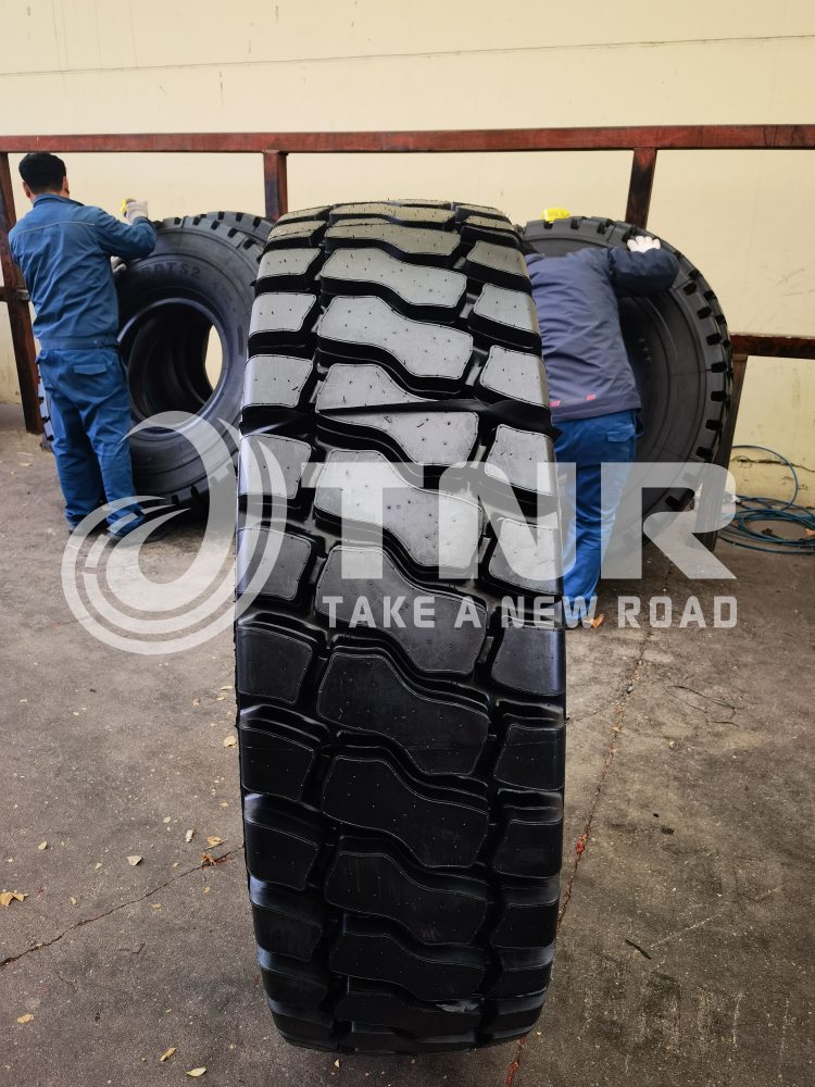 HILO BDTS/BDTS2 23.5R25 26.5R25 29.5R25 E4 TL